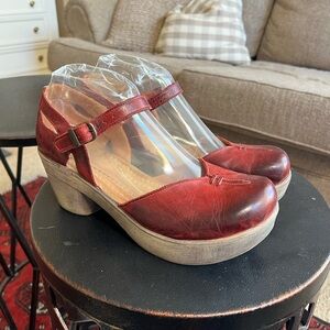 JAFA hand made in Israel, red leather, size 40 (US 9)